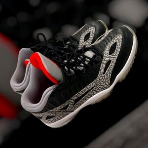 Jordan Athletic Shoes Black and Gray